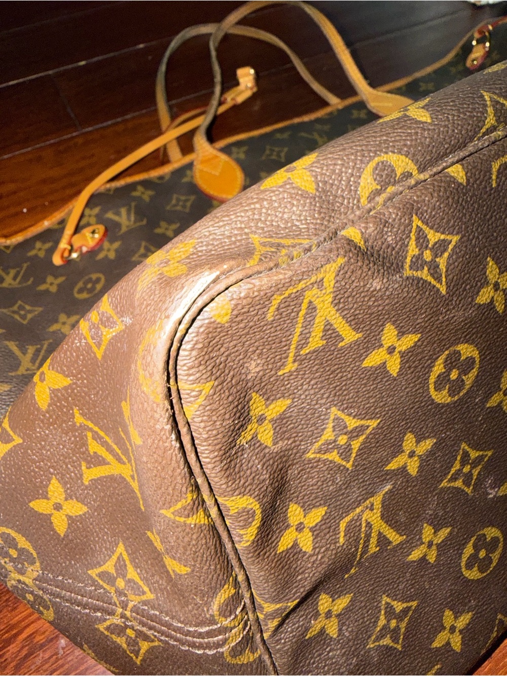 Louis Vuitton Monogram Neverfull Tote GM - Picture 10 of 11
